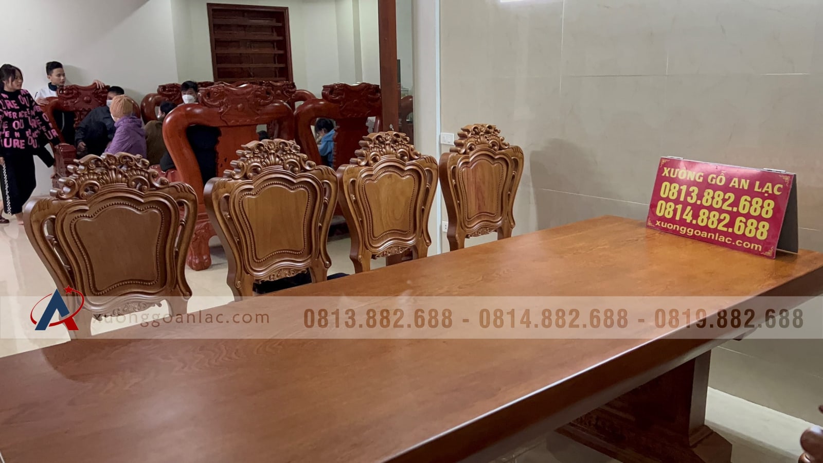 Bộ bàn ăn nguyên khối và 10 ghế louis hoa lá tây (Anh Vũ, Đông Anh, Hà Nội) 33 Bộ bàn ăn nguyên khối và 10 ghế louis hoa lá tây (Anh Vũ, Đông Anh, Hà Nội) - Ảnh 33