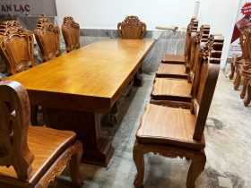 Bộ bàn ăn nguyên khối và 10 ghế louis hoa lá tây (Anh Vũ, Đông Anh, Hà Nội) 40 bàn ăn nguyên khối gỗ gõ đỏ pachy cao cấp