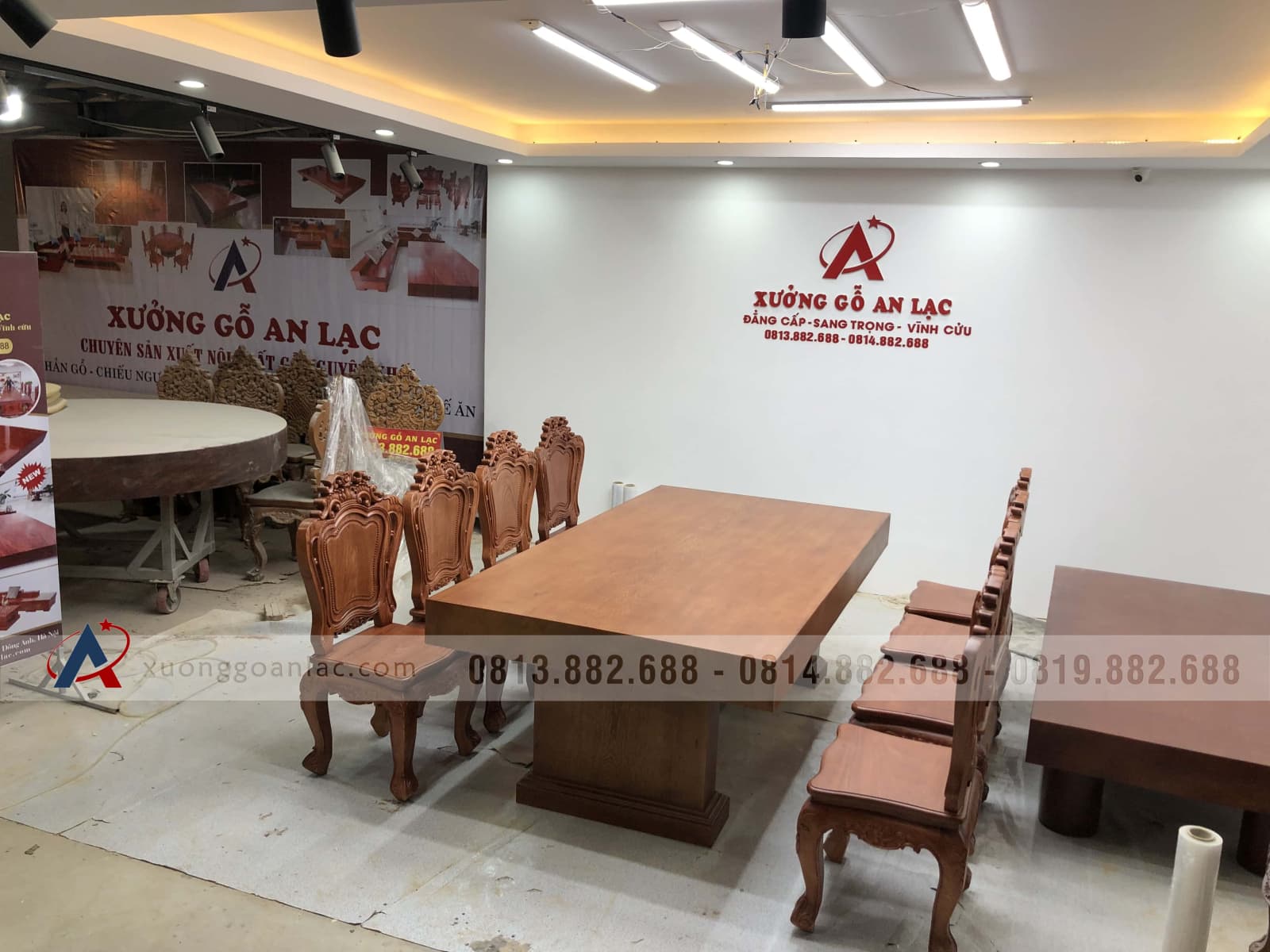 Bộ bàn ăn gỗ gõ đỏ 8 ghế louis hoa lá tây gỗ hương đá (Anh Trường, Phú Thọ) 2 Bộ bàn ăn gỗ gõ đỏ 8 ghế louis hoa lá tây gỗ hương đá (Anh Trường, Phú Thọ) - Ảnh 2