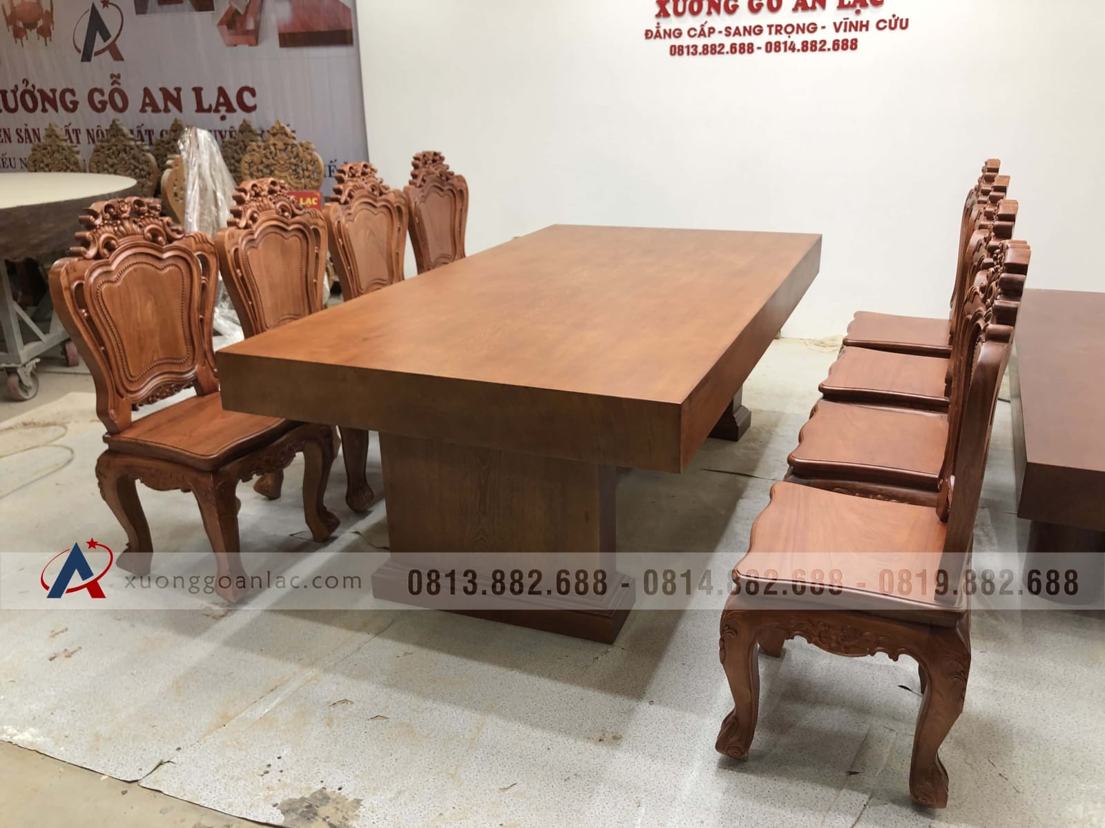 Bộ bàn ăn gỗ gõ đỏ 8 ghế louis hoa lá tây gỗ hương đá (Anh Trường, Phú Thọ) 3 Bộ bàn ăn gỗ gõ đỏ 8 ghế louis hoa lá tây gỗ hương đá (Anh Trường, Phú Thọ) - Ảnh 3