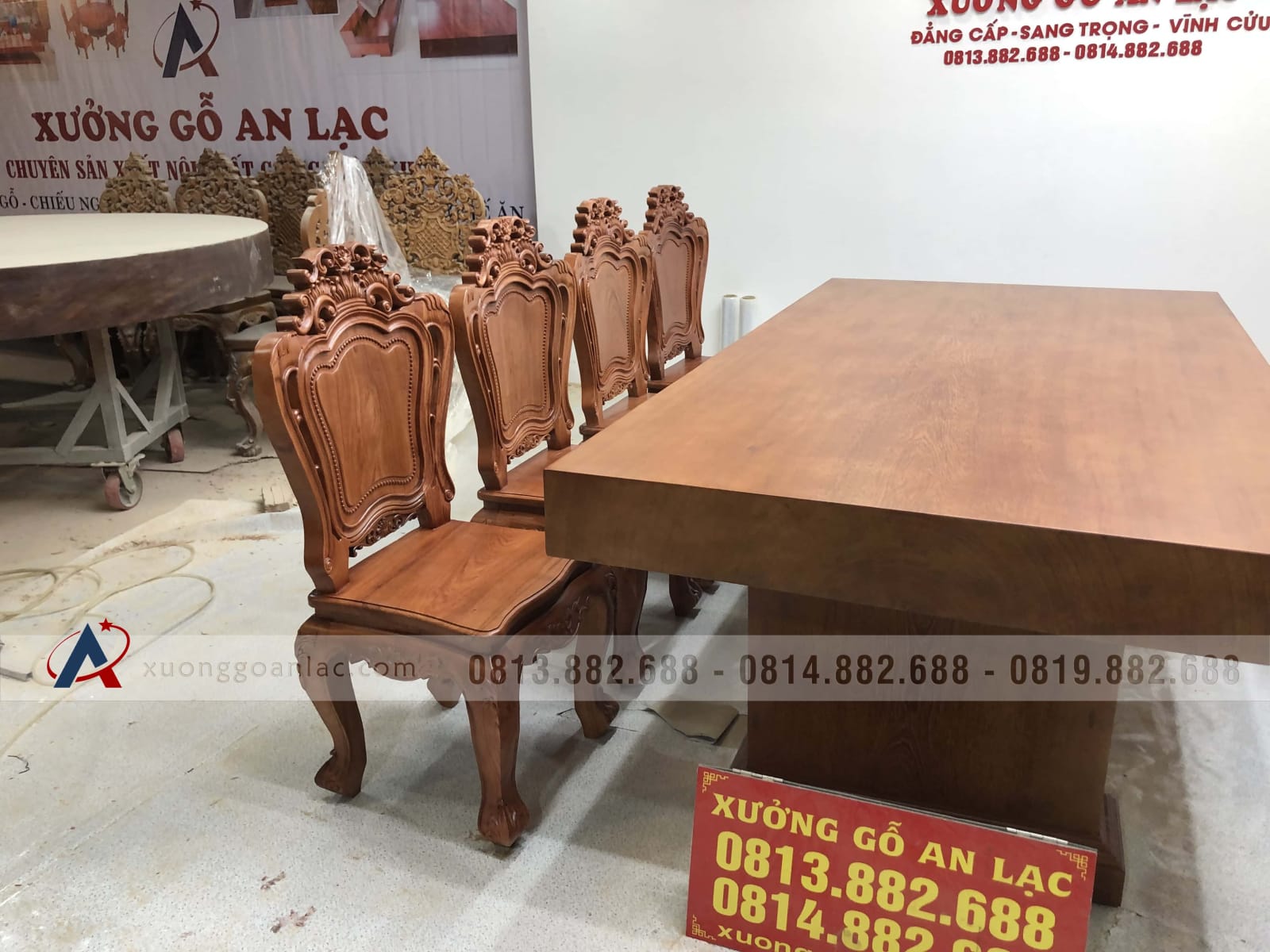 Bộ bàn ăn gỗ gõ đỏ 8 ghế louis hoa lá tây gỗ hương đá (Anh Trường, Phú Thọ) 39 bàn nguyên khối gỗ gõ đỏ 8 ghế
