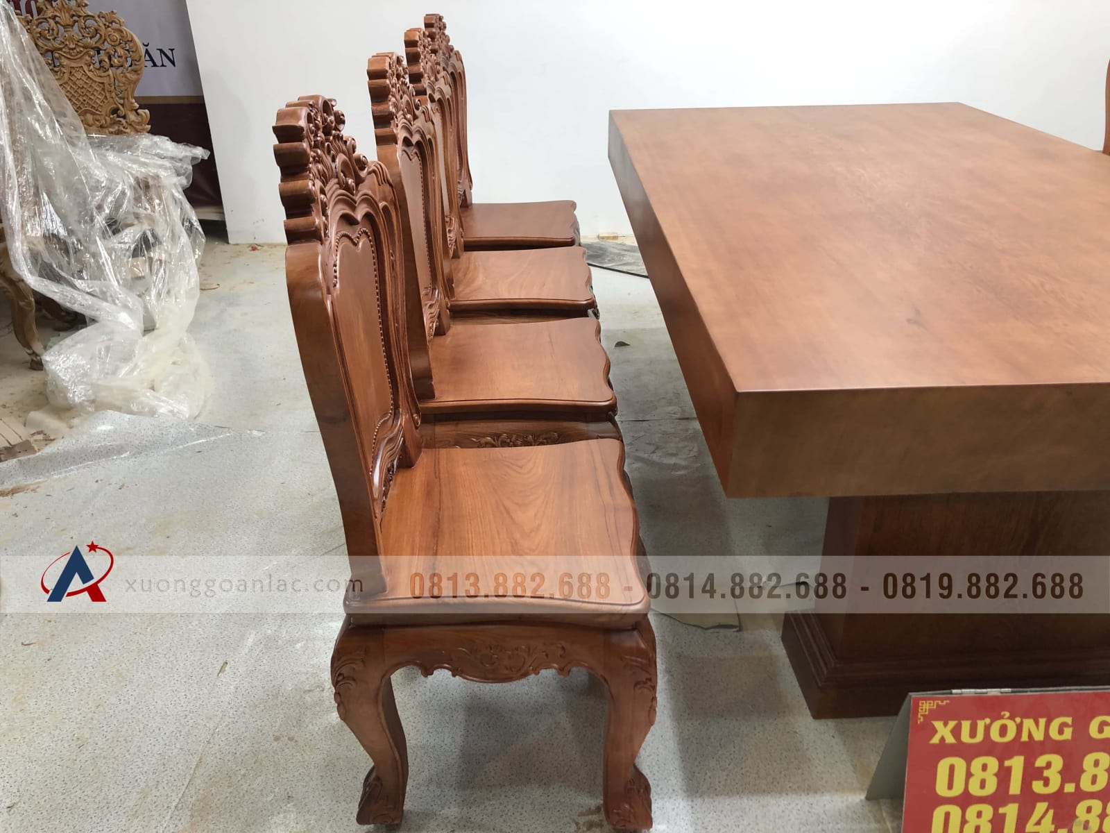 Bộ bàn ăn gỗ gõ đỏ 8 ghế louis hoa lá tây gỗ hương đá (Anh Trường, Phú Thọ) 8 Bộ bàn ăn gỗ gõ đỏ 8 ghế louis hoa lá tây gỗ hương đá (Anh Trường, Phú Thọ) - Ảnh 8