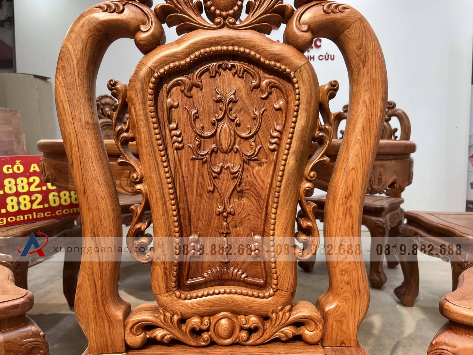 Bộ bàn ăn tròn gỗ hương đá 8 ghế louis hồng hạt (Bác Lai, Hà Nội) 14 Bộ bàn ăn tròn gỗ hương đá 8 ghế louis hồng hạt (Bác Lai, Hà Nội) - Ảnh 14