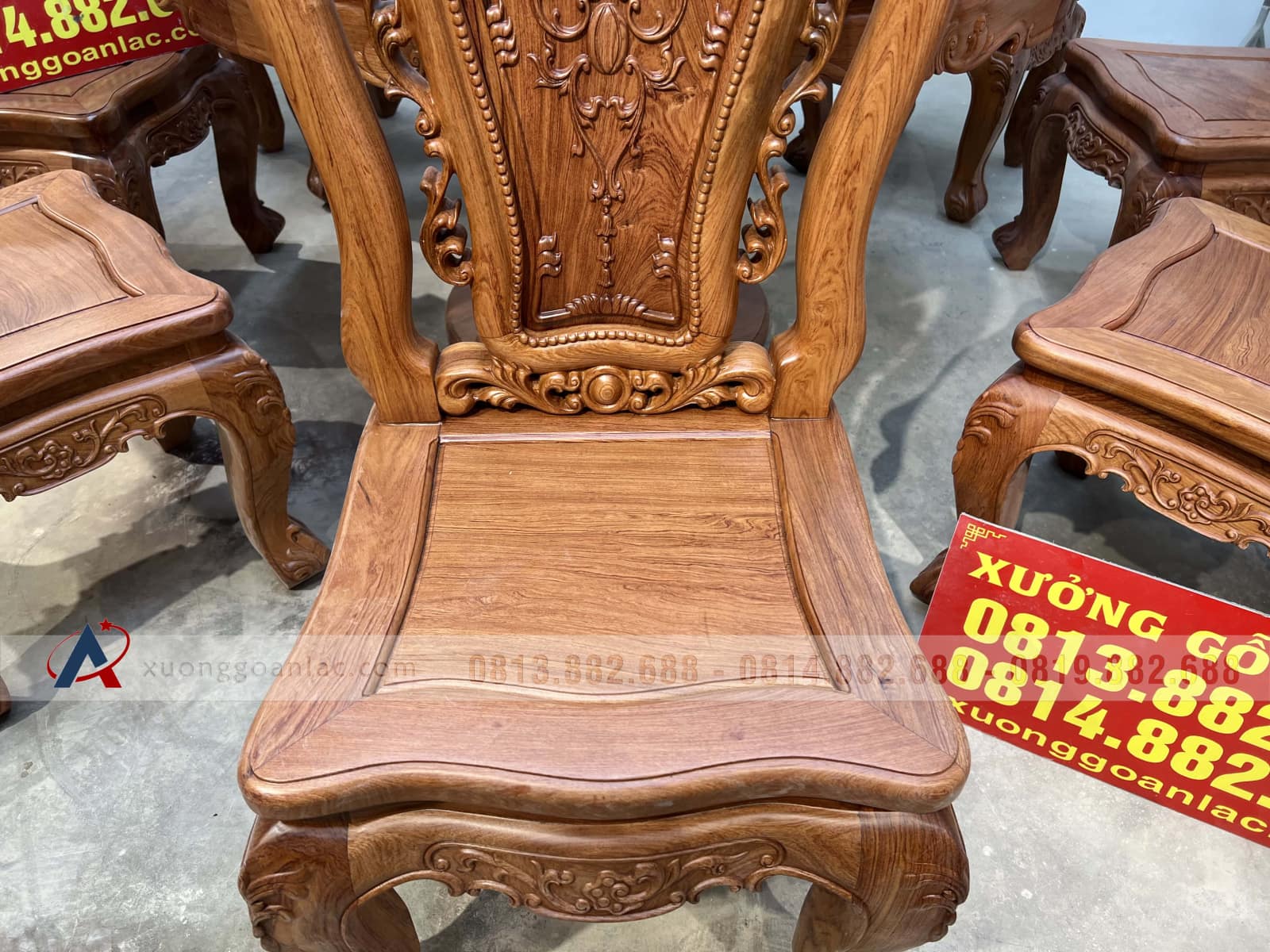 Bộ bàn ăn tròn gỗ hương đá 8 ghế louis hồng hạt (Bác Lai, Hà Nội) 16 Bộ bàn ăn tròn gỗ hương đá 8 ghế louis hồng hạt (Bác Lai, Hà Nội) - Ảnh 16