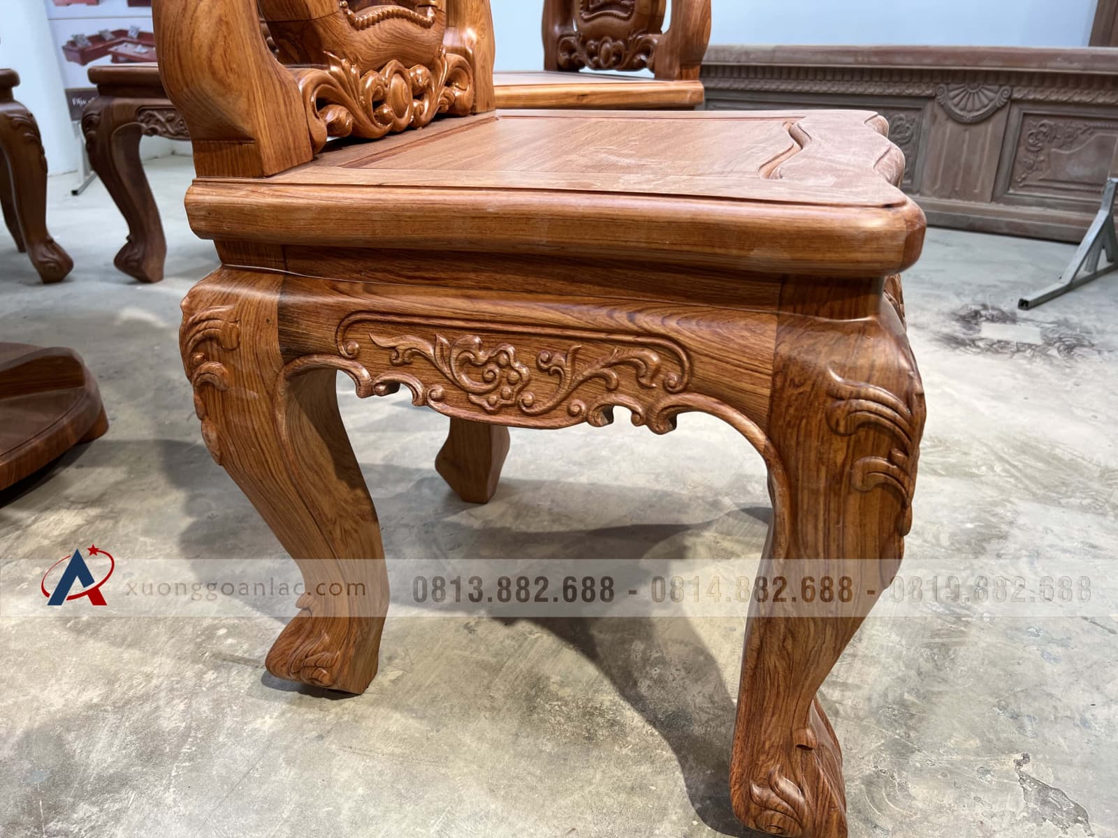 Bộ bàn ăn tròn gỗ hương đá 8 ghế louis hồng hạt (Bác Lai, Hà Nội) 18 Bộ bàn ăn tròn gỗ hương đá 8 ghế louis hồng hạt (Bác Lai, Hà Nội) - Ảnh 18