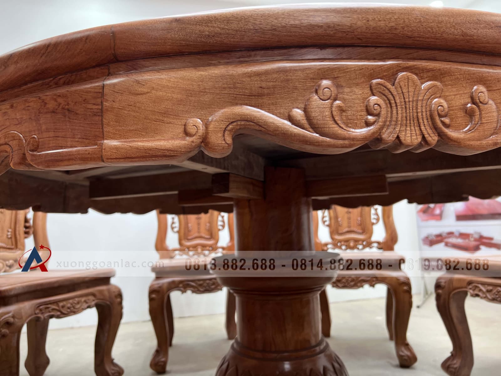 Bộ bàn ăn tròn gỗ hương đá 8 ghế louis hồng hạt (Bác Lai, Hà Nội) 8 yếm bàn vén lượn hoa lá tây