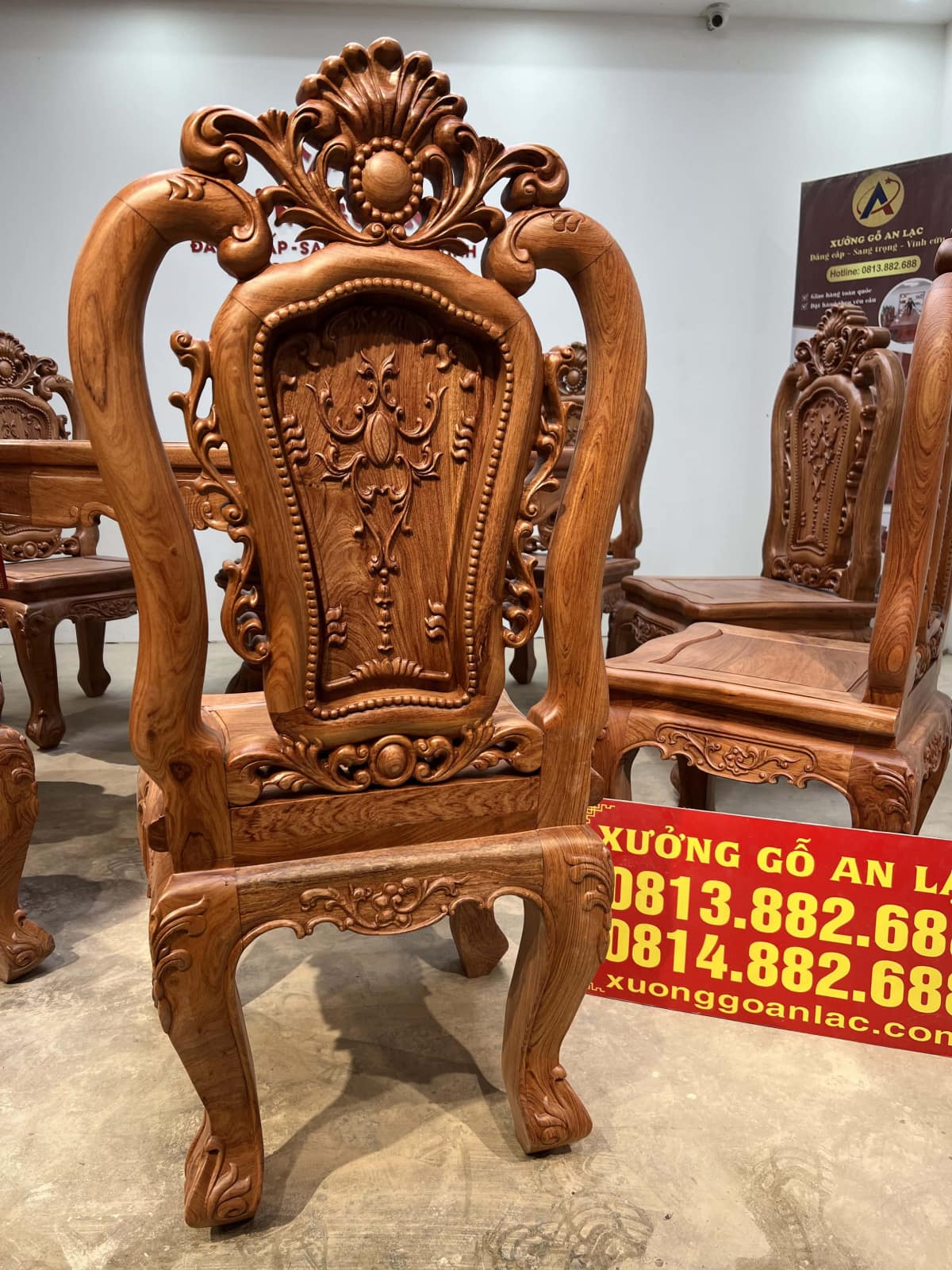 Bộ bàn ăn tròn gỗ hương đá 8 ghế louis hồng hạt (Bác Lai, Hà Nội) 10 mặt lưng ghế louis hoàng gia