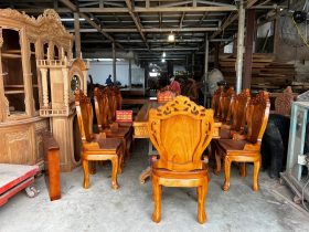 Bộ bàn ăn 10 ghế louis có tay siêu vip gỗ gõ đỏ (Anh Bắc, Hải Phòng) 17 ban an khung 5 van 3cm chan tru 30cm va 10 ghe louis co tay 2