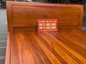 Giường 1m8 x 2m trơn hoàn thiện màu gõ sáng Giao Hà Đông 7 đầu giường thiết kế trơn
