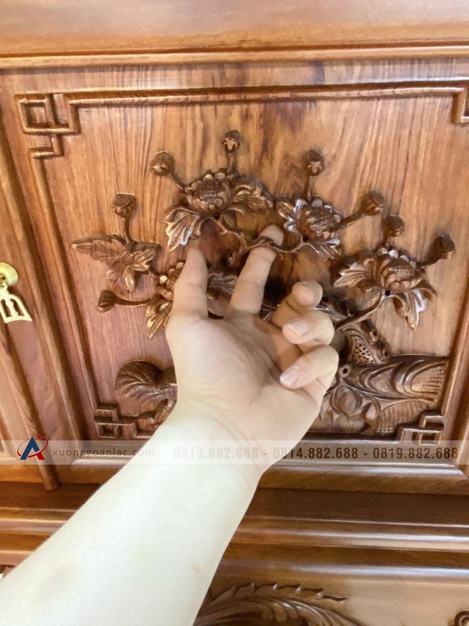 Kệ tivi cột nho con sóc 2m8 gỗ Hương Đá (anh Bằng, Bắc Ninh) 8 Kệ tivi cột nho con sóc 2m8 gỗ Hương Đá (anh Bằng, Bắc Ninh) - Ảnh 8