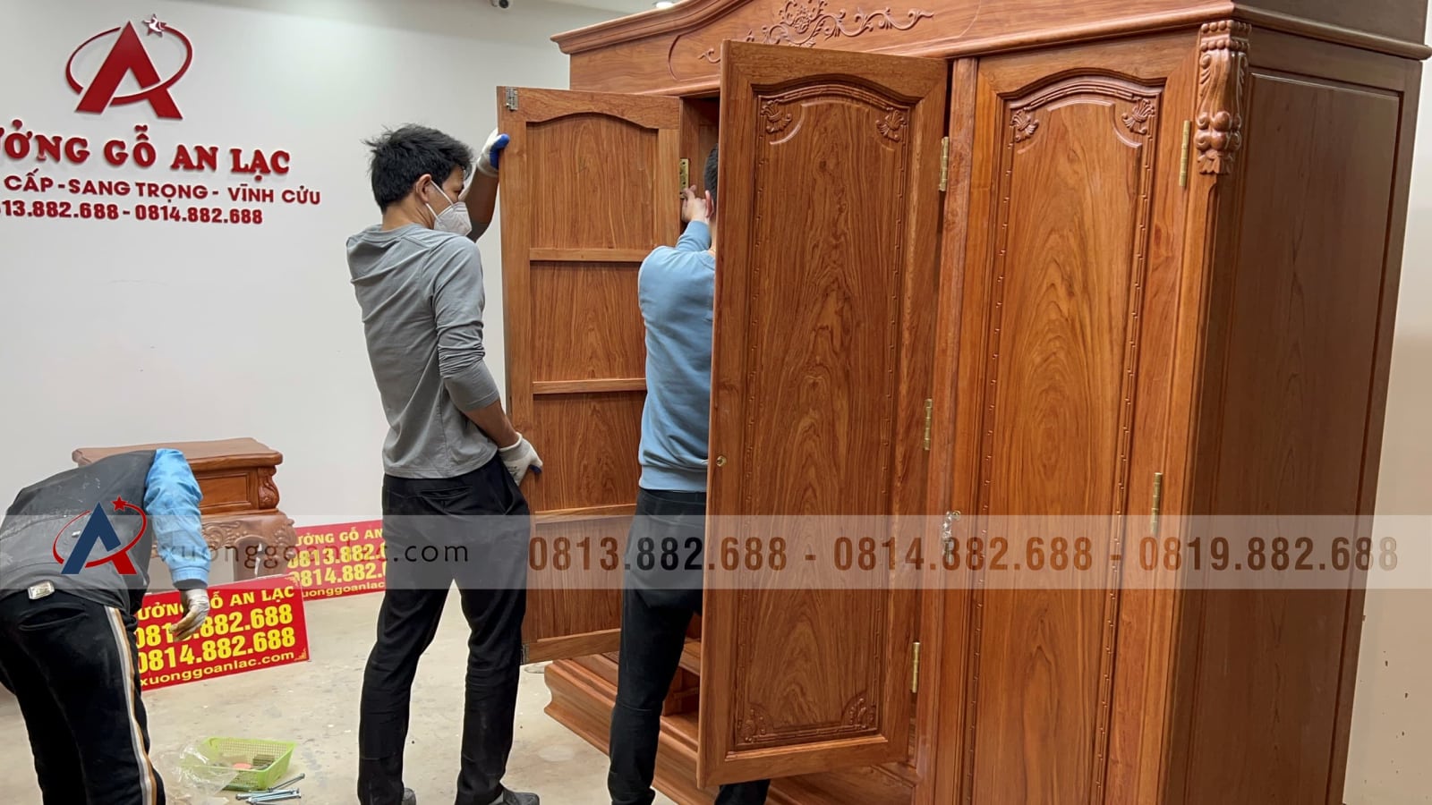Tủ quần áo 3 buồng 4 cánh gỗ hương đá 8 Tủ quần áo 3 buồng 4 cánh gỗ hương đá - Ảnh 8