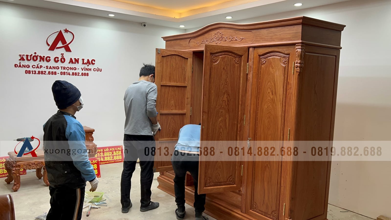 Tủ quần áo 3 buồng 4 cánh gỗ hương đá 12 Tủ quần áo 3 buồng 4 cánh gỗ hương đá - Ảnh 12