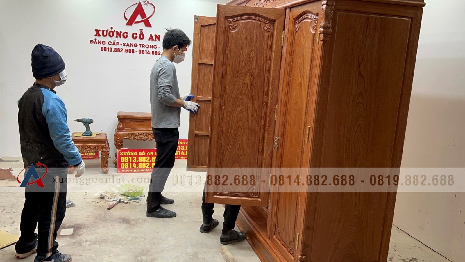 Tủ quần áo 3 buồng 4 cánh gỗ hương đá 9 Tủ quần áo 3 buồng 4 cánh gỗ hương đá - Ảnh 9