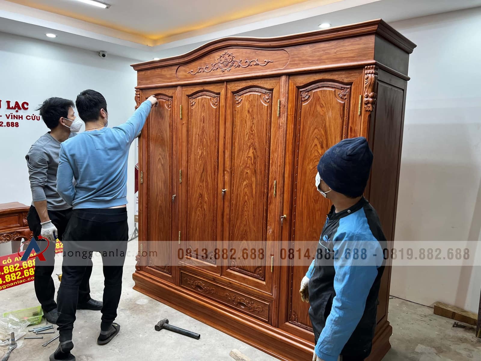 Tủ quần áo 3 buồng 4 cánh gỗ hương đá 4 Tủ quần áo 3 buồng 4 cánh gỗ hương đá - Ảnh 4