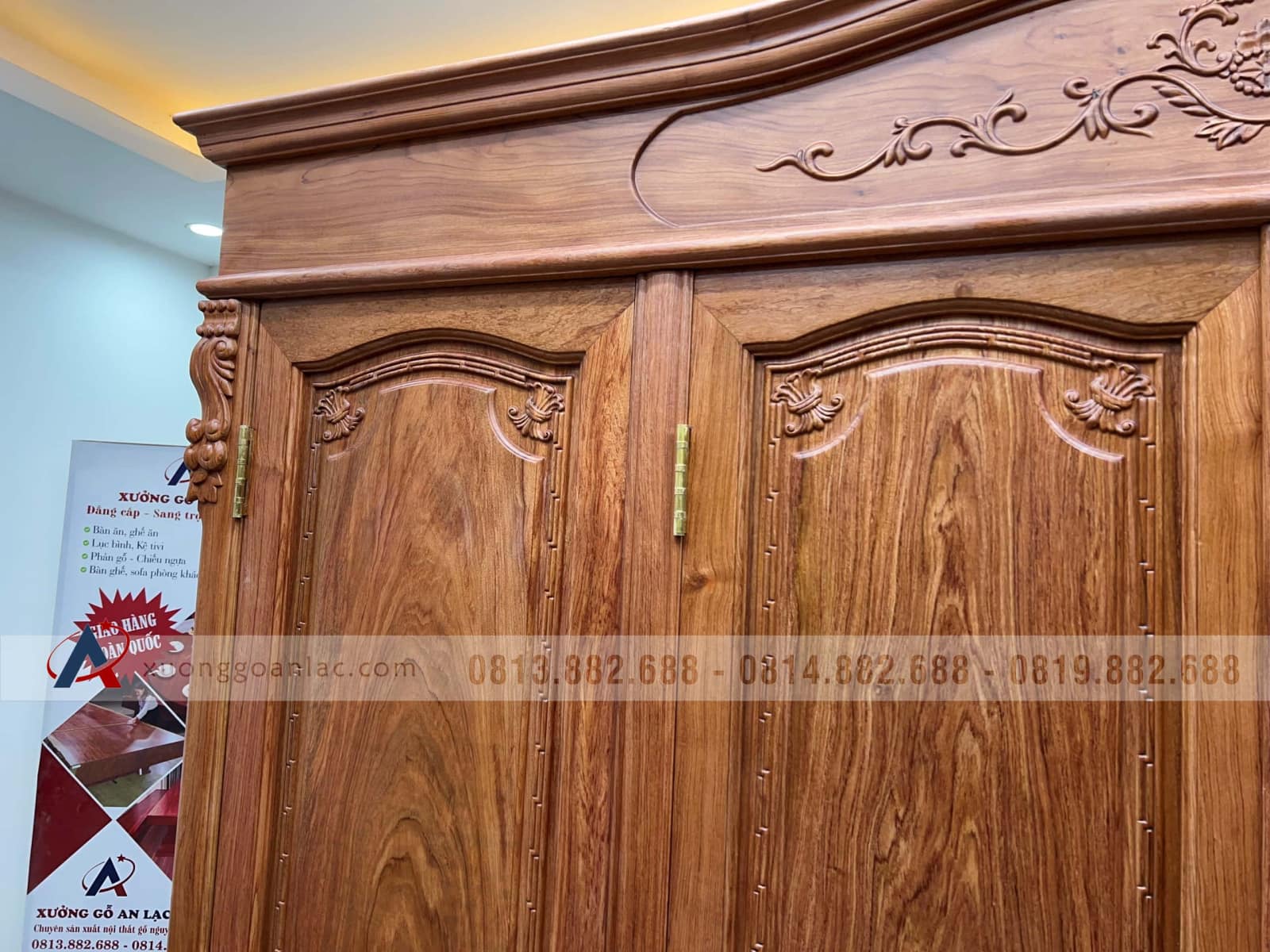 Tủ quần áo 3 buồng 4 cánh gỗ hương đá 10 Tủ quần áo 3 buồng 4 cánh gỗ hương đá - Ảnh 10
