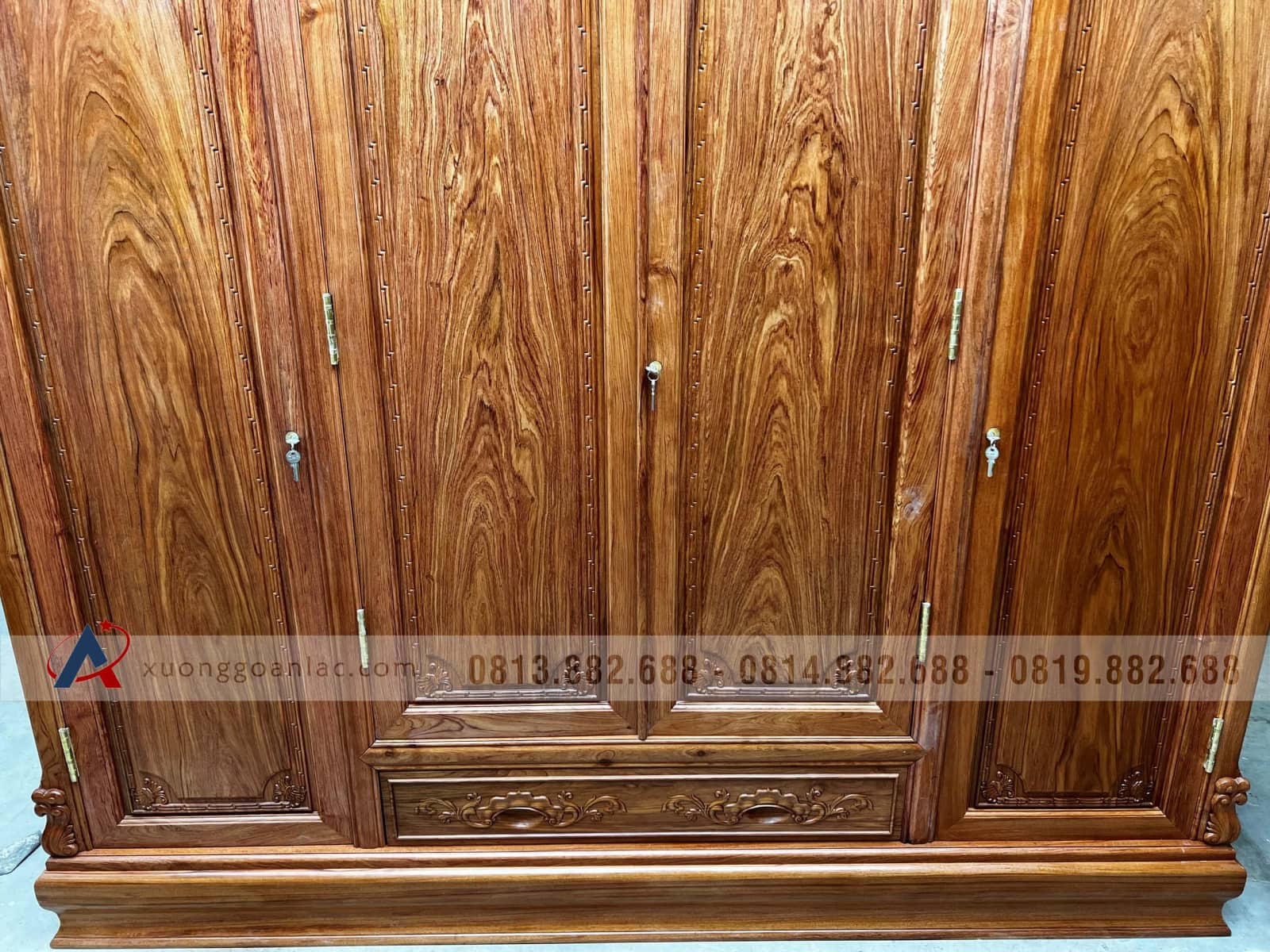 Tủ quần áo 3 buồng 4 cánh gỗ hương đá 14 Tủ quần áo 3 buồng 4 cánh gỗ hương đá - Ảnh 14