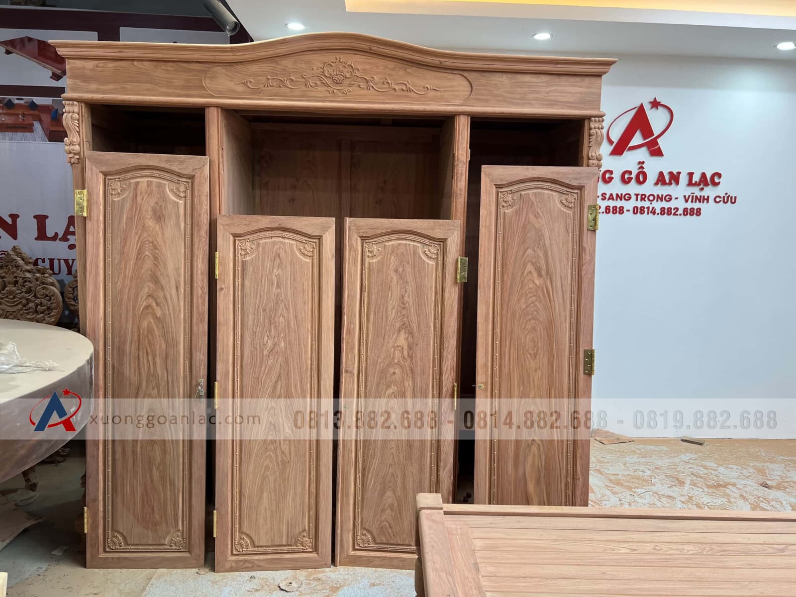 Tủ quần áo 3 buồng 4 cánh gỗ hương đá 17 Tủ quần áo 3 buồng 4 cánh gỗ hương đá - Ảnh 17