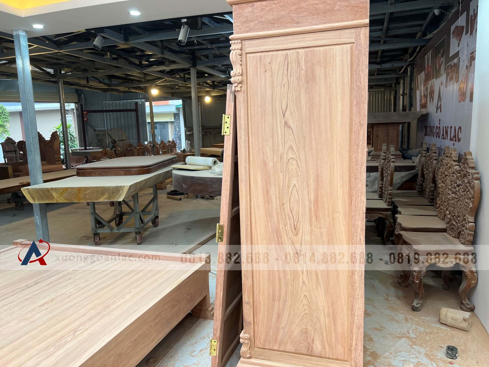 Tủ quần áo 3 buồng 4 cánh gỗ hương đá 19 Tủ quần áo 3 buồng 4 cánh gỗ hương đá - Ảnh 19