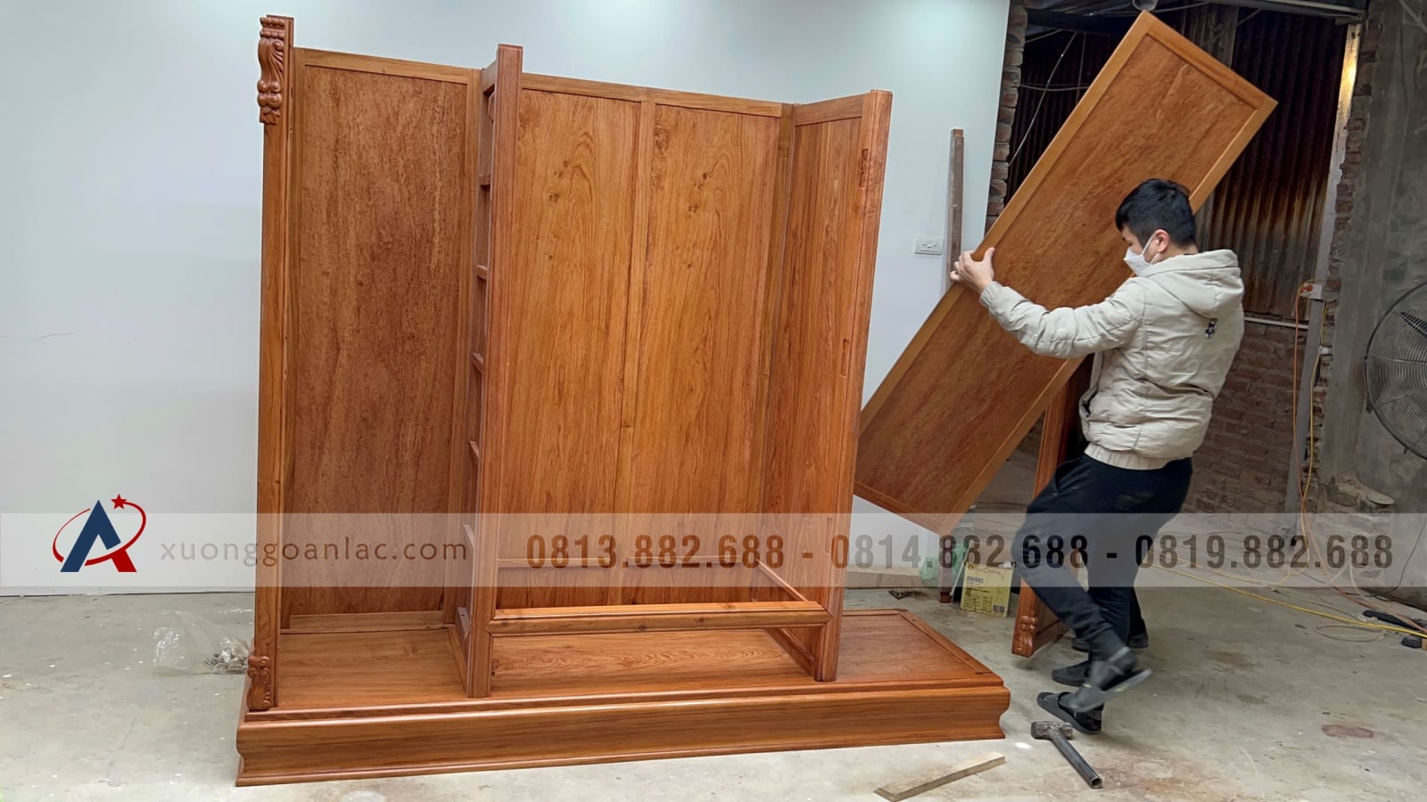 Tủ quần áo 3 buồng 4 cánh gỗ hương đá 13 Tủ quần áo 3 buồng 4 cánh gỗ hương đá - Ảnh 13