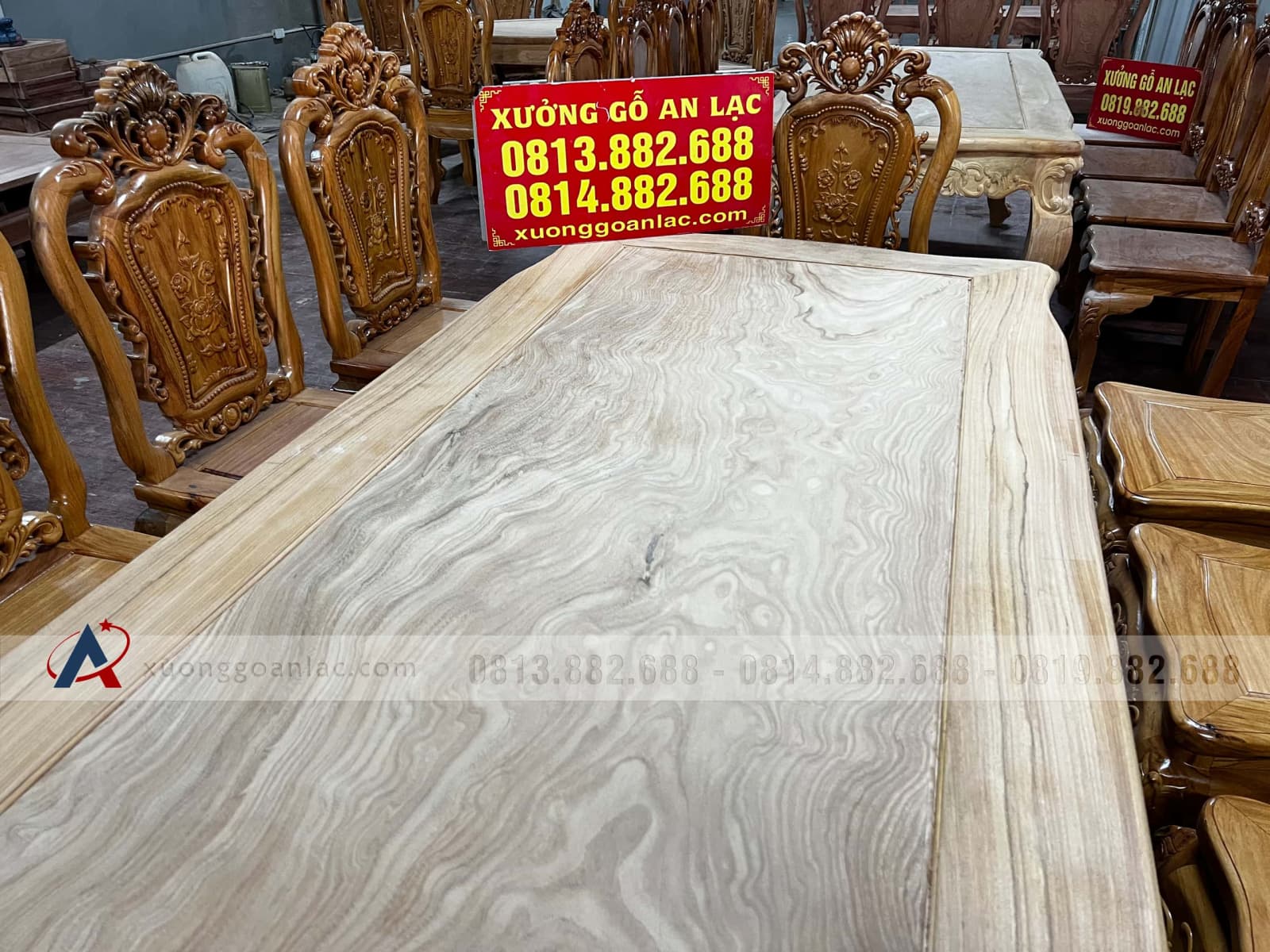 Bộ bàn ăn hoàng gia 10 ghế hồng hạt đục hai mặt gỗ gõ đỏ cao cấp hàng mộc (Anh Thuyết, Hà Nội) 41 Mặt bàn gỗ gõ đỏ Nam Phi chọn vân đẹp