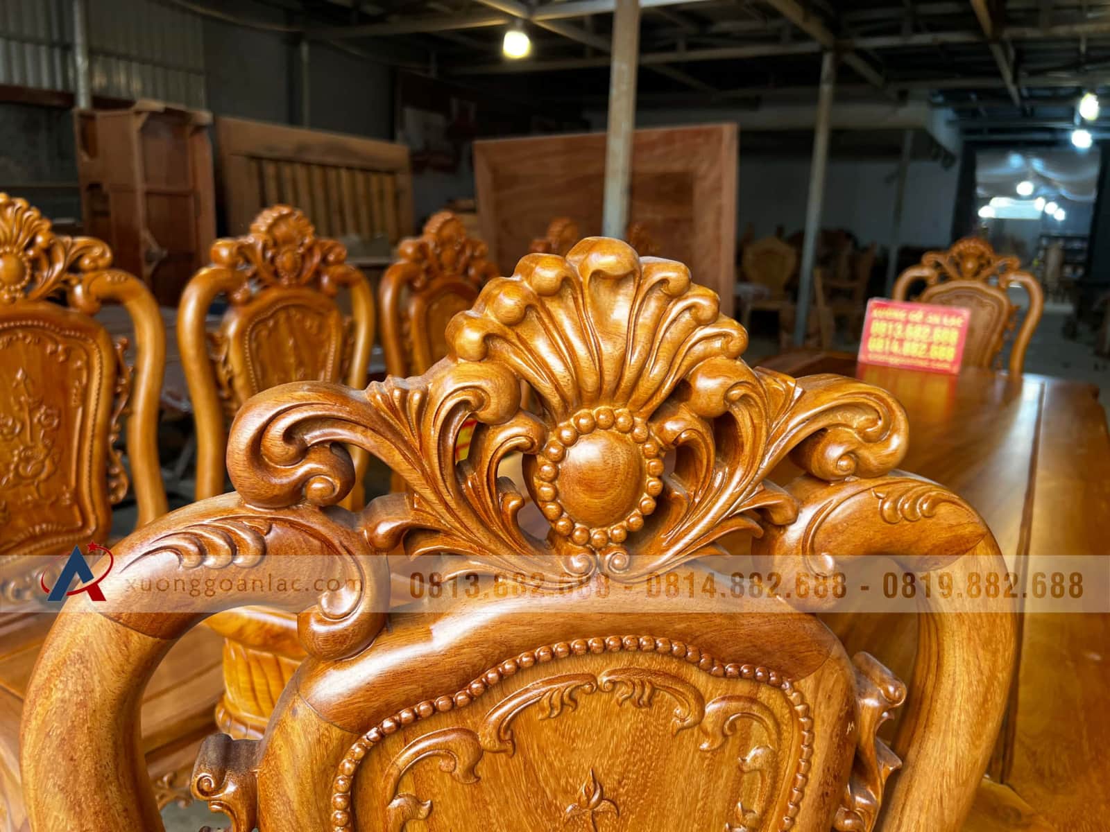 Bộ bàn ăn chữ nhật 12 ghế hồng hạt gỗ gõ đỏ cao cấp cực sang 16 Bộ bàn ăn chữ nhật 12 ghế hồng hạt gỗ gõ đỏ cao cấp cực sang - Ảnh 16