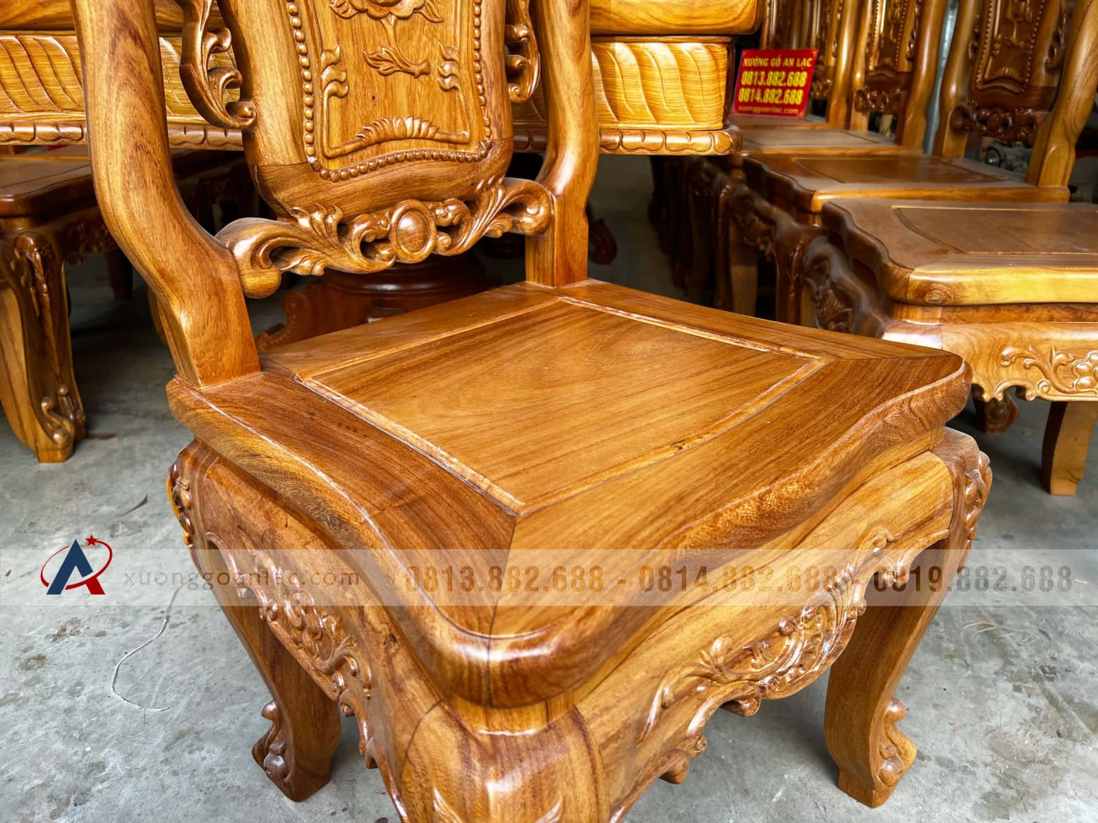 Bộ bàn ăn chữ nhật 12 ghế hồng hạt gỗ gõ đỏ cao cấp cực sang 18 Bộ bàn ăn chữ nhật 12 ghế hồng hạt gỗ gõ đỏ cao cấp cực sang - Ảnh 18