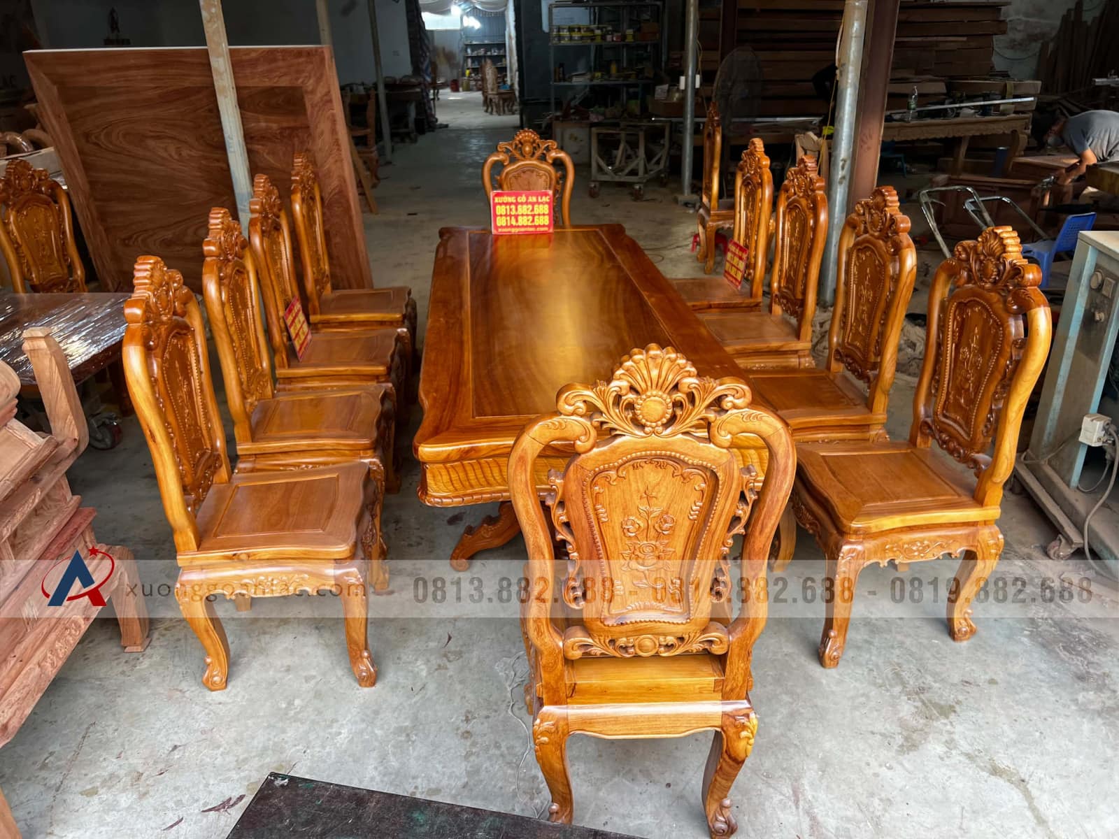 Bộ bàn ăn chữ nhật đục sen dẹo và 10 ghế louis hoa hồng gỗ gõ đỏ (Anh Khiêm, Quảng Bình) 32 Bàn ăn chữ nhật đục sen dẹo và 10 ghế louis hoa hồng gỗ gõ đỏ