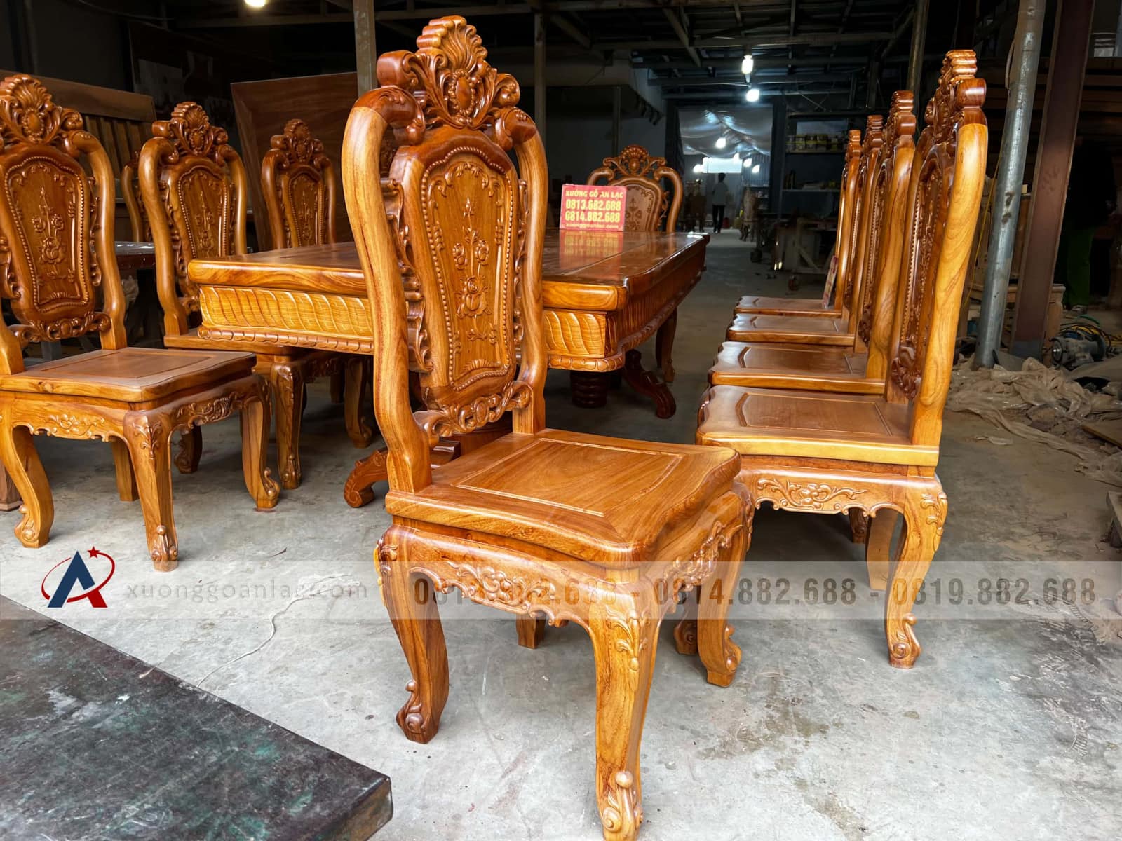 Bộ bàn ăn chữ nhật đục sen dẹo và 10 ghế louis hoa hồng gỗ gõ đỏ (Anh Khiêm, Quảng Bình) 11 Bộ bàn ăn chữ nhật đục sen dẹo và 10 ghế louis hoa hồng gỗ gõ đỏ (Anh Khiêm, Quảng Bình) - Ảnh 11