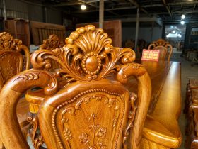 Bộ bàn ăn chữ nhật đục sen dẹo và 10 ghế louis hoa hồng gỗ gõ đỏ (Anh Khiêm, Quảng Bình) 27 ghế ăn cổ điển đẹp