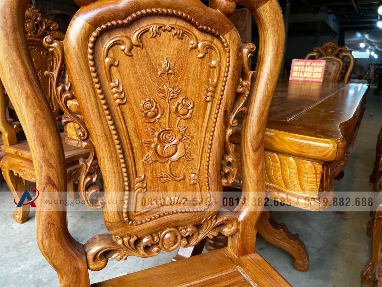 Bộ bàn ăn chữ nhật đục sen dẹo và 10 ghế louis hoa hồng gỗ gõ đỏ (Anh Khiêm, Quảng Bình) 13 mẫu ghế ăn đẹp