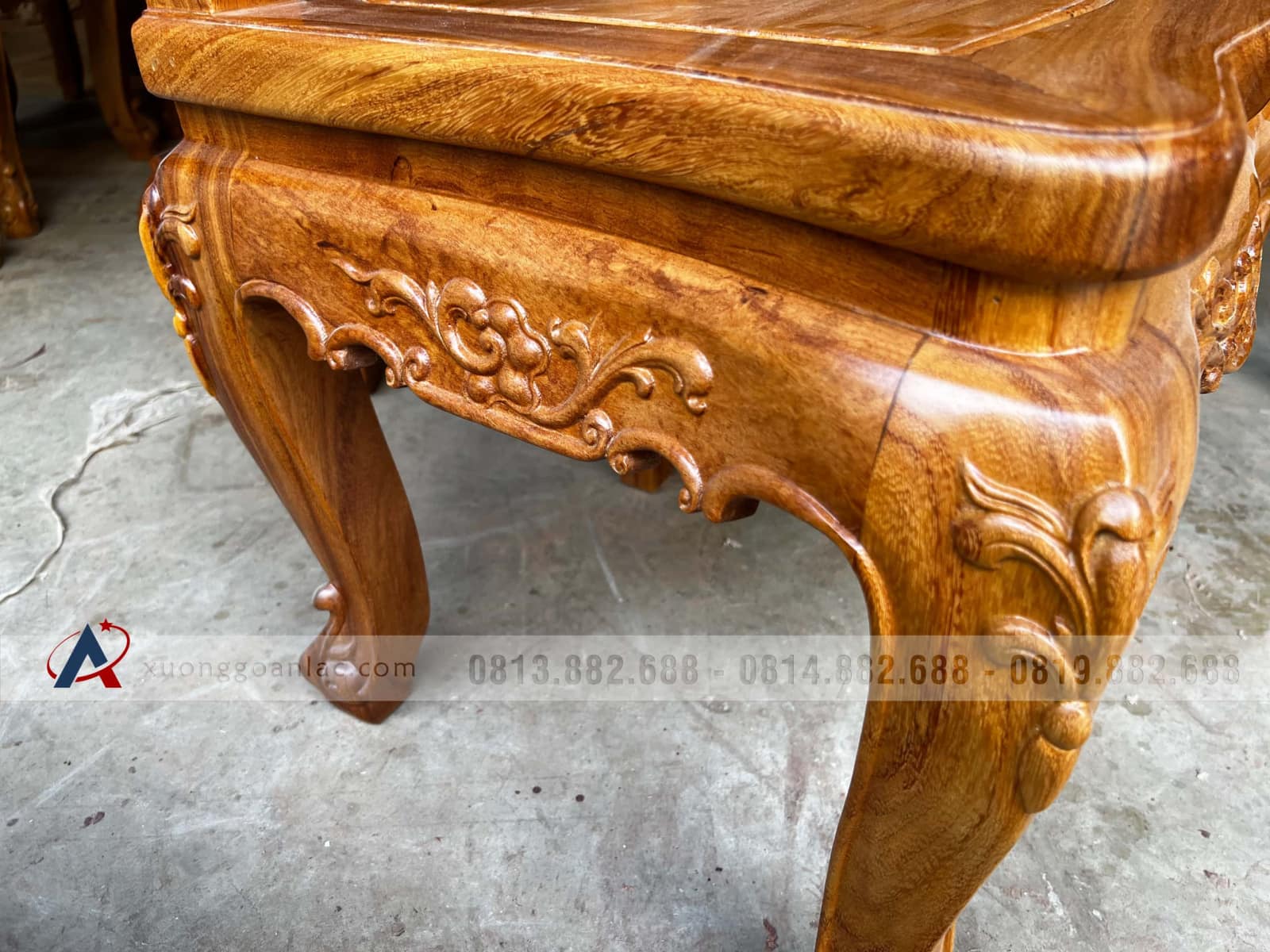 Bộ bàn ăn chữ nhật đục sen dẹo và 10 ghế louis hoa hồng gỗ gõ đỏ (Anh Khiêm, Quảng Bình) 15 Bộ bàn ăn chữ nhật đục sen dẹo và 10 ghế louis hoa hồng gỗ gõ đỏ (Anh Khiêm, Quảng Bình) - Ảnh 15