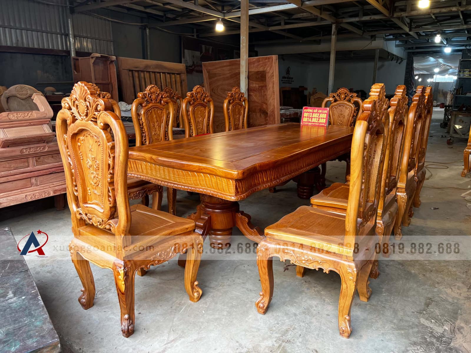 Bộ bàn ăn chữ nhật đục sen dẹo và 10 ghế louis hoa hồng gỗ gõ đỏ (Anh Khiêm, Quảng Bình) 3 Bộ bàn ăn chữ nhật đục sen dẹo và 10 ghế louis hoa hồng gỗ gõ đỏ (Anh Khiêm, Quảng Bình) - Ảnh 3