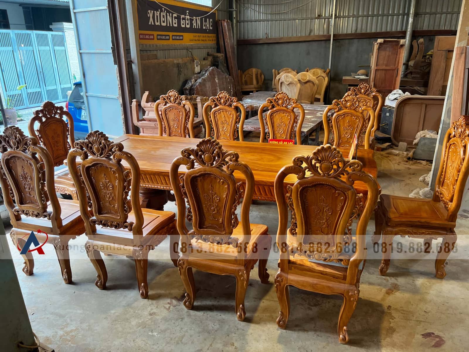 Bộ bàn ăn chữ nhật đục sen dẹo và 10 ghế louis hoa hồng gỗ gõ đỏ (Anh Khiêm, Quảng Bình) 39 mẫu bàn ăn đẹp gỗ gõ đỏ tự nhiên