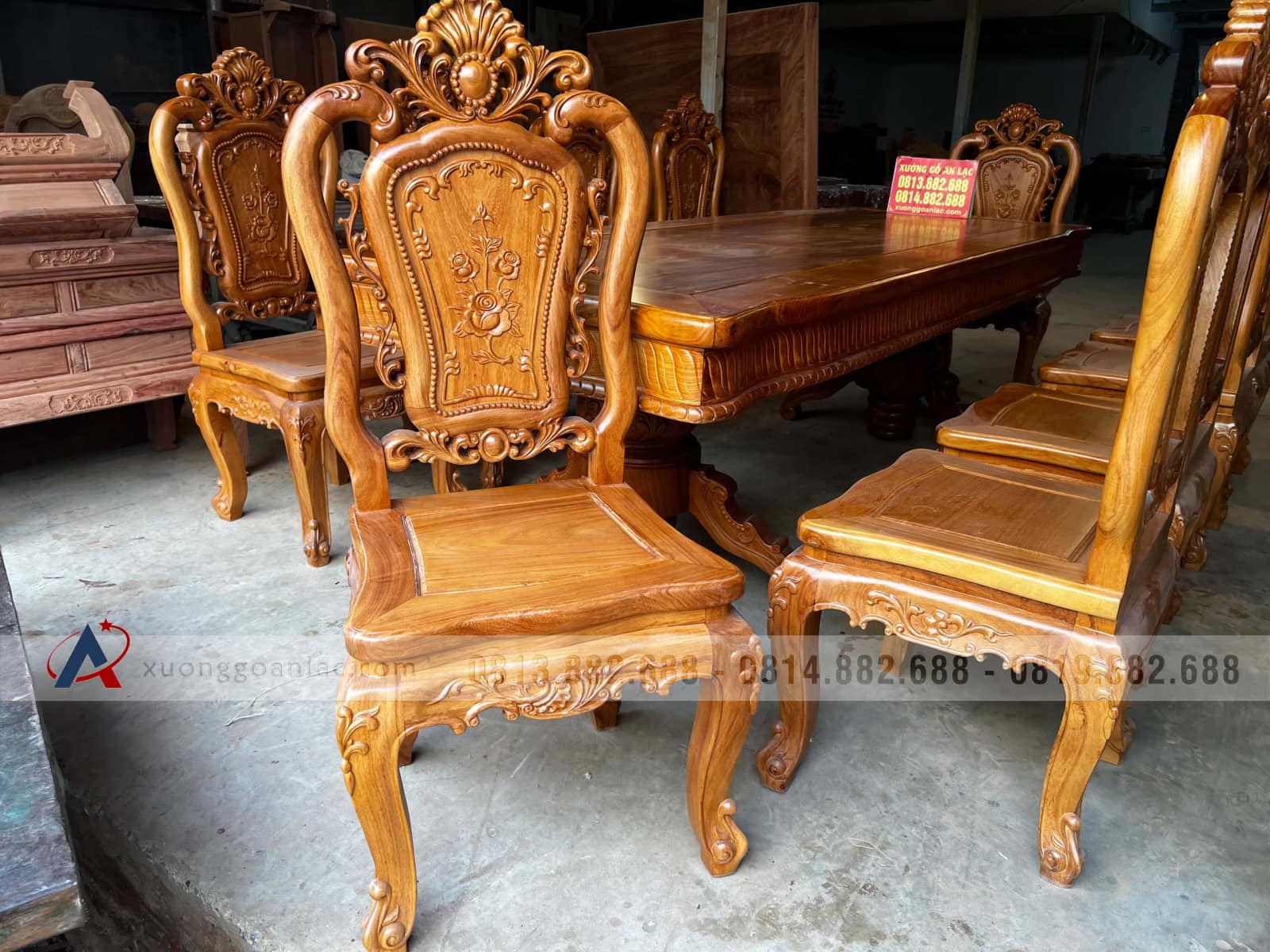 Bộ bàn ăn chữ nhật đục sen dẹo và 10 ghế louis hoa hồng gỗ gõ đỏ (Anh Khiêm, Quảng Bình) 35 ghế ăn louis hồng hạt gỗ gõ đỏ tự nhiên
