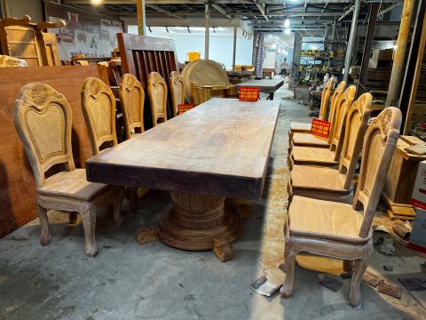 Bàn ăn gõ đỏ 300x90x15cm và 10 ghế hoa cúc