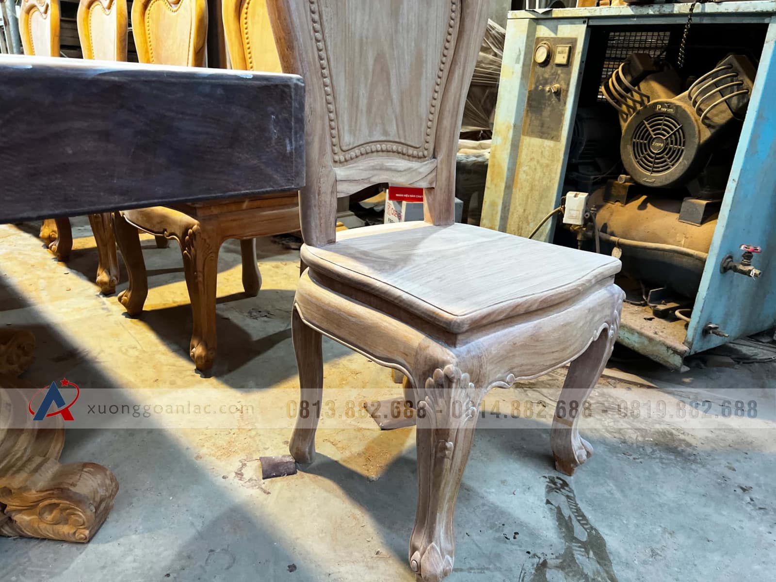 Bàn ăn nguyên khối gõ đỏ 300x90x15cm và 10 ghế hoa cúc (Anh Hiếu, Hà Nội) 13 ghế ăn gỗ gõ đỏ cao cấp