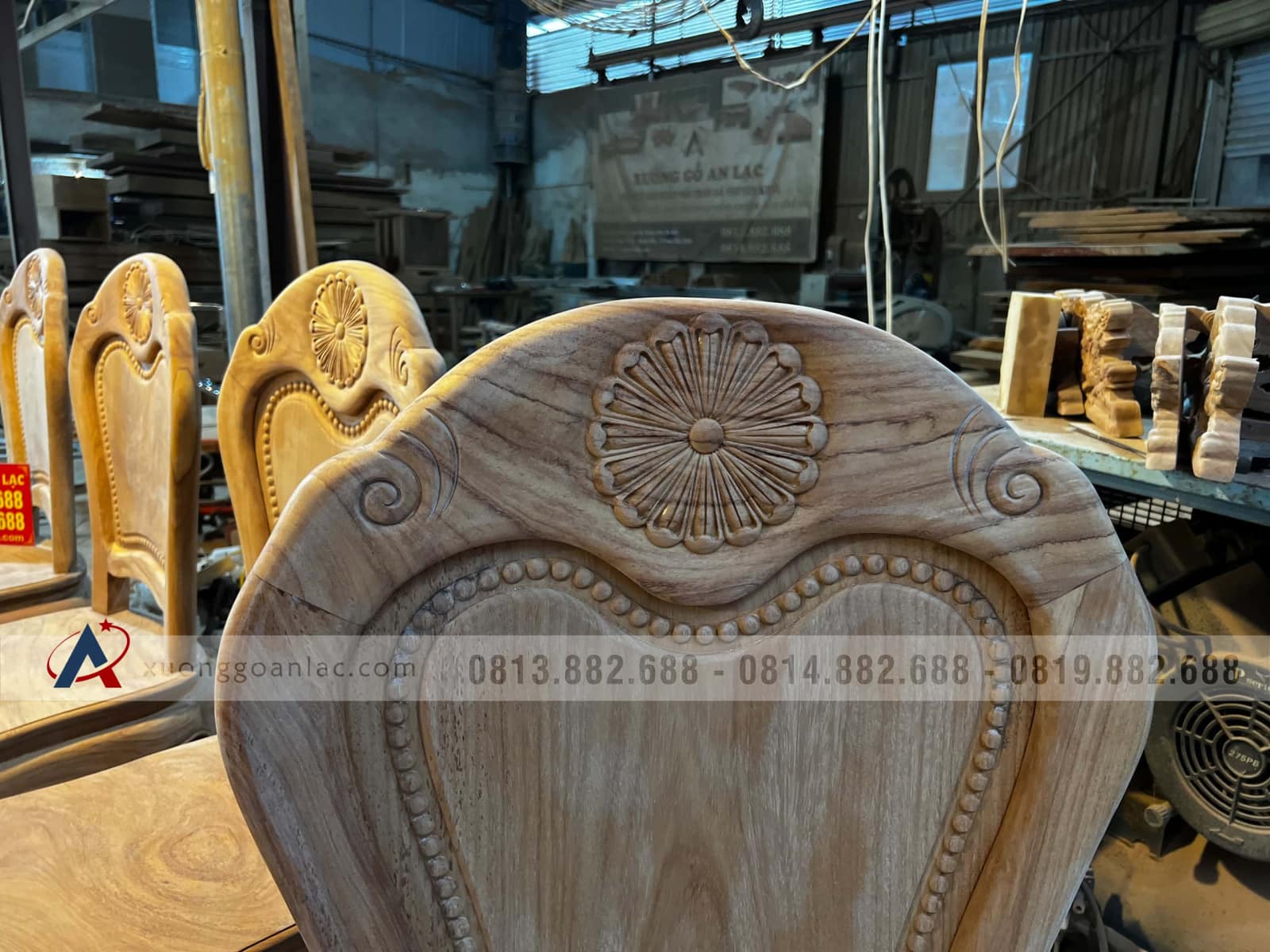 Bàn ăn nguyên khối gõ đỏ 300x90x15cm và 10 ghế hoa cúc (Anh Hiếu, Hà Nội) 10 ghế ăn gỗ gõ đỏ đẹp