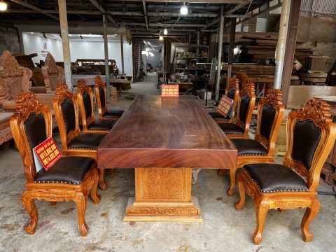 Bàn ăn gõ đỏ nguyên khối và 8 ghế louis bọc da