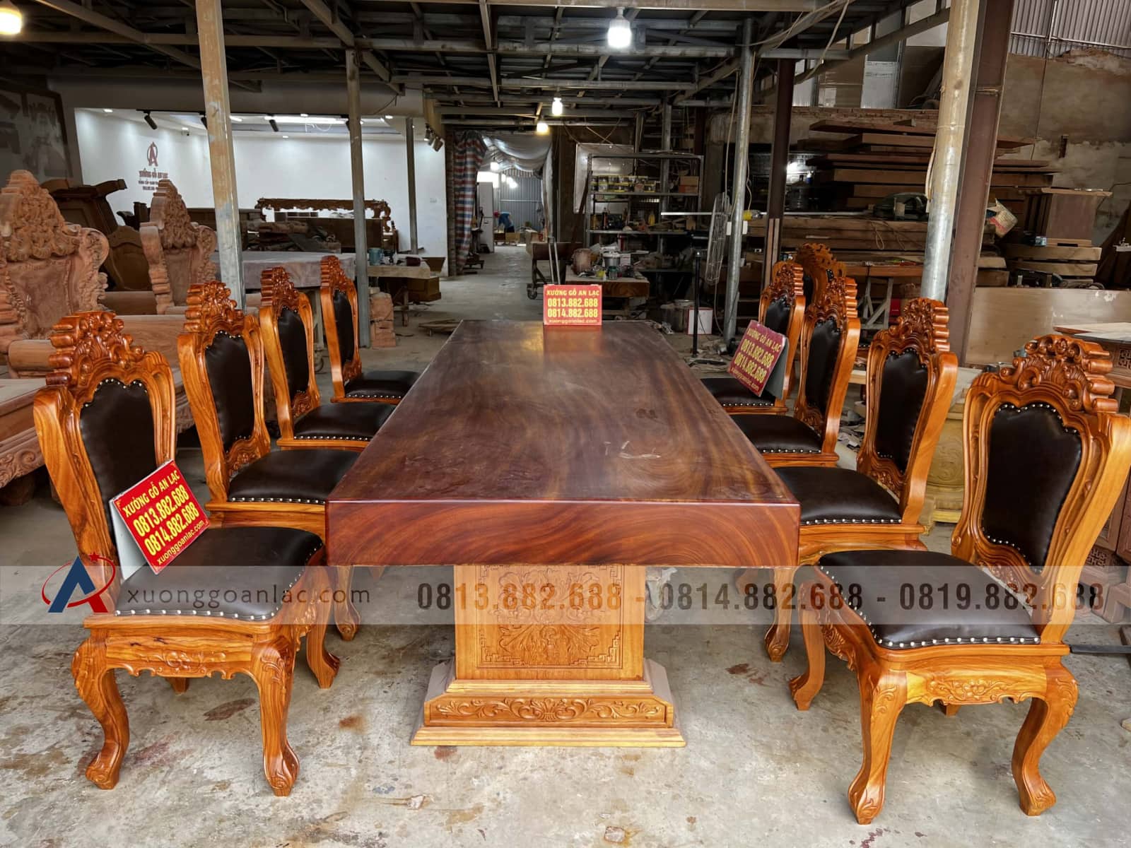 Bộ bàn ăn gõ đỏ nguyên khối và 8 ghế louis bọc da (Anh Toàn, Bắc Giang) 22 Bàn ăn gõ đỏ nguyên khối và 8 ghế louis bọc da
