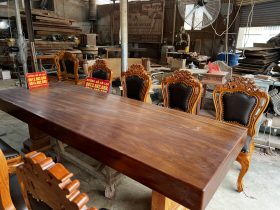 Bộ bàn ăn gõ đỏ nguyên khối và 8 ghế louis bọc da (Anh Toàn, Bắc Giang) 15 bàn ăn nguyên khối gỗ gõ đỏ cao cấp