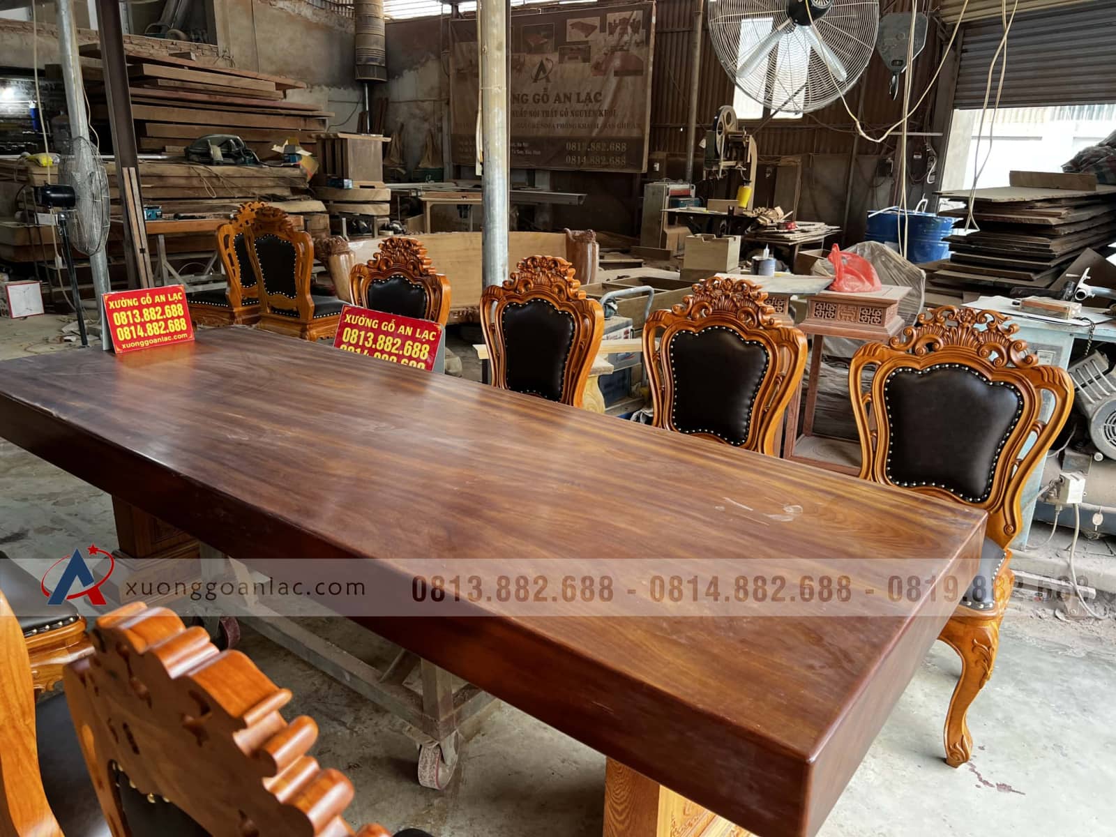 Bộ bàn ăn gõ đỏ nguyên khối và 8 ghế louis bọc da (Anh Toàn, Bắc Giang) 30 bàn ăn nguyên khối gỗ gõ đỏ cao cấp