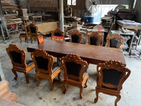 Bộ bàn ăn gõ đỏ nguyên khối và 8 ghế louis bọc da (Anh Toàn, Bắc Giang) 16 bàn ăn nguyên khối gỗ gõ đỏ tự nhiên