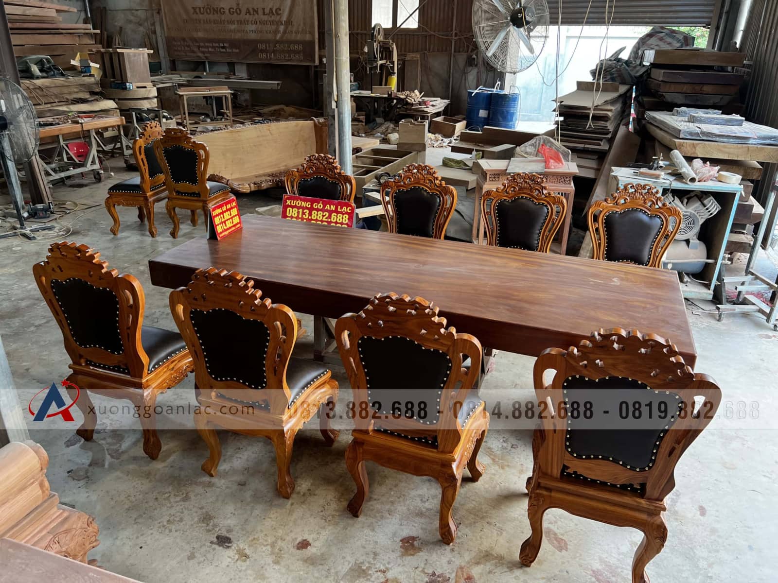 Bộ bàn ăn gõ đỏ nguyên khối và 8 ghế louis bọc da (Anh Toàn, Bắc Giang) 24 bàn ăn nguyên khối gỗ gõ đỏ tự nhiên