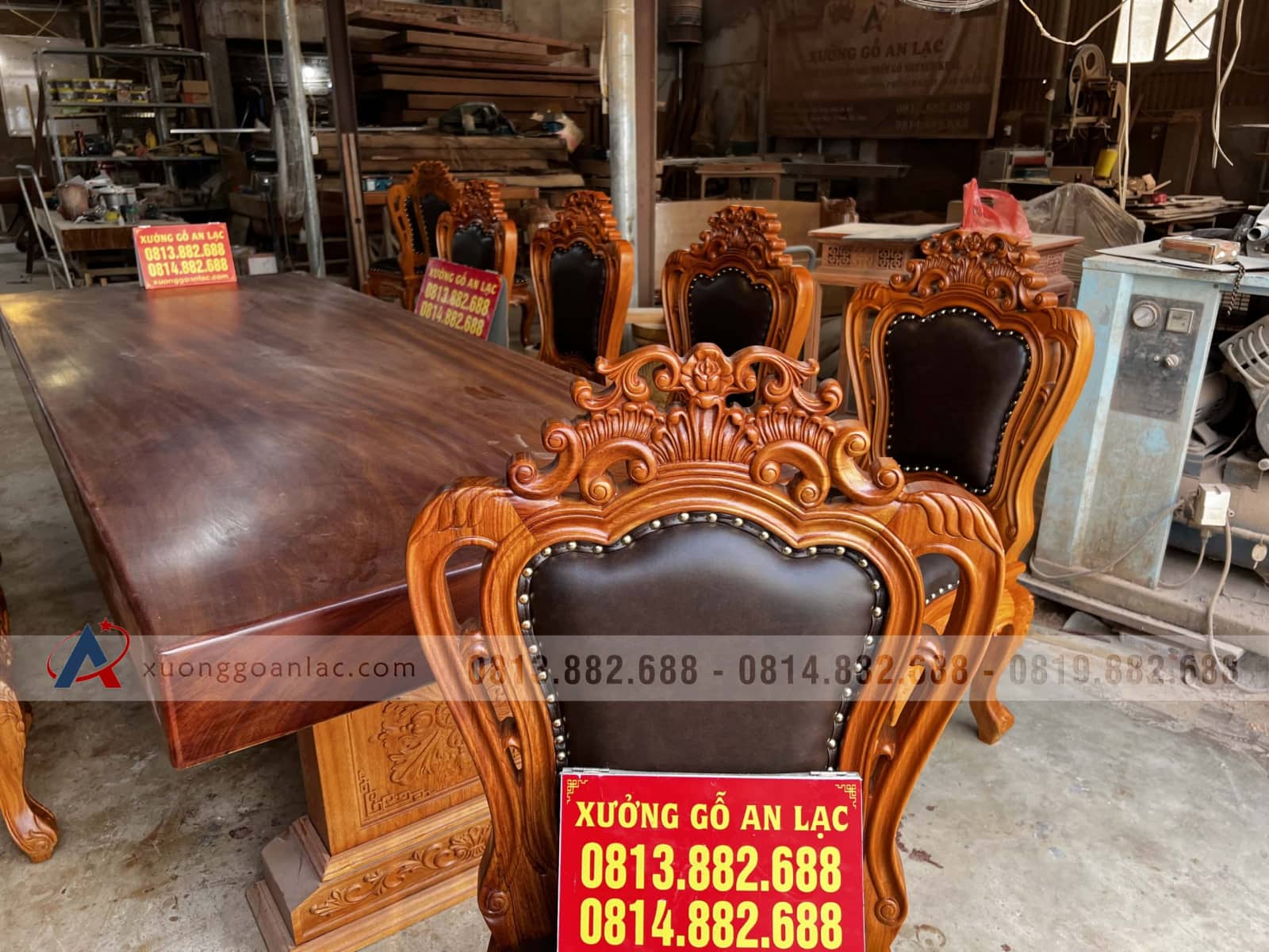 Bộ bàn ăn gõ đỏ nguyên khối và 8 ghế louis bọc da (Anh Toàn, Bắc Giang) 8 ghế louis hoa lá tây