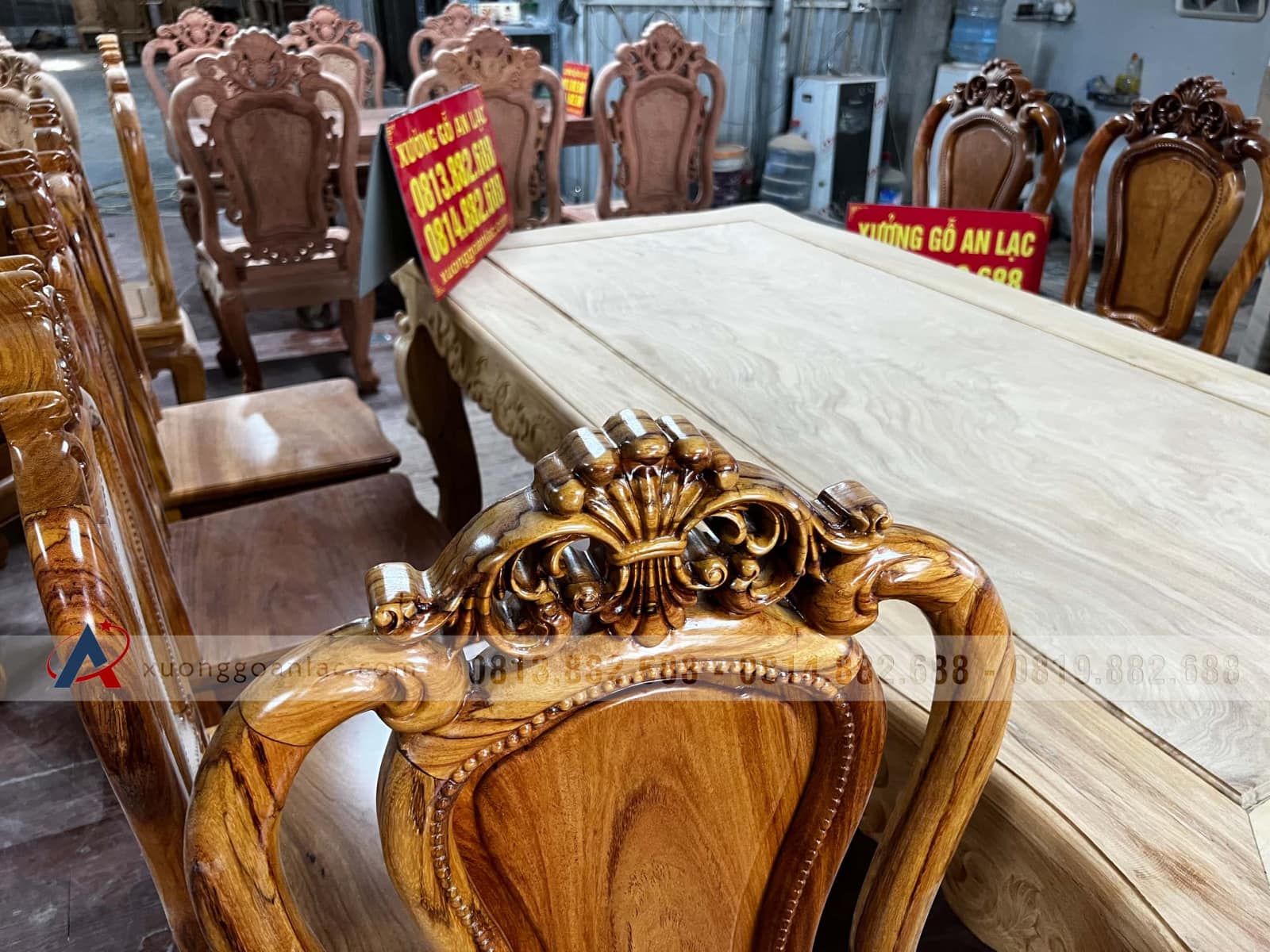 Bộ bàn ăn louis hoàng gia 8 ghế hồng hạt tựa trơn 8 Bộ bàn ăn louis hoàng gia 8 ghế hồng hạt tựa trơn - Ảnh 8