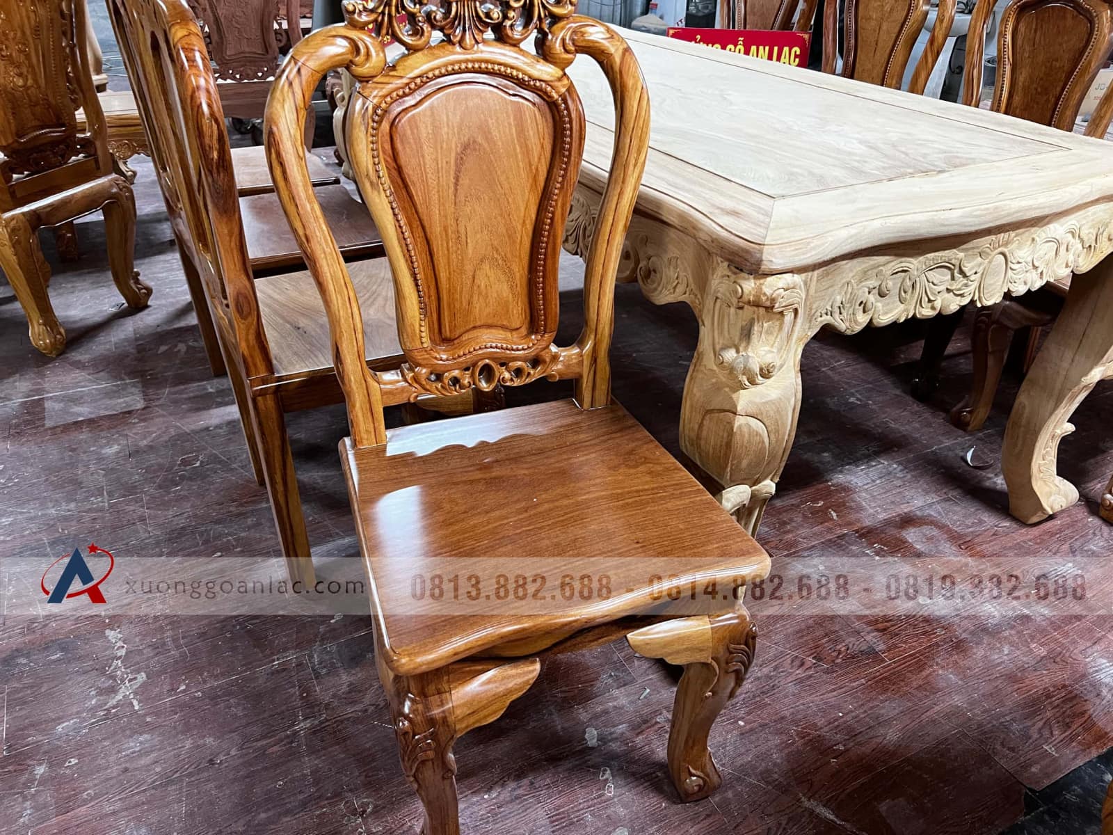 Bộ bàn ăn louis hoàng gia 8 ghế hồng hạt tựa trơn 9 Bộ bàn ăn louis hoàng gia 8 ghế hồng hạt tựa trơn - Ảnh 9