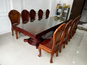 Bàn ăn nguyên khối và 10 ghế ăn hoa cúc gỗ gõ đỏ siêu vip
