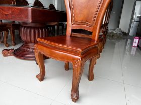 Bộ bàn ăn nguyên khối 10 ghế hoa cúc gỗ gõ đỏ siêu vip (Chị Bích Thủy, Hà Đông) 26 ghế ăn chân cong quỳ