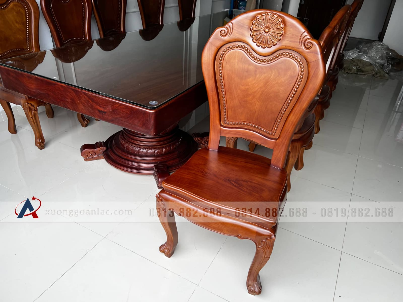 Bộ bàn ăn nguyên khối 10 ghế hoa cúc gỗ gõ đỏ siêu vip (Chị Bích Thủy, Hà Đông) 35 mẫu ghế ăn hoa cúc tựa tron đẹp nhất 2022