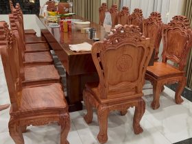 Bàn ăn nguyên khối gõ đỏ tự nhiên cô hà (1)